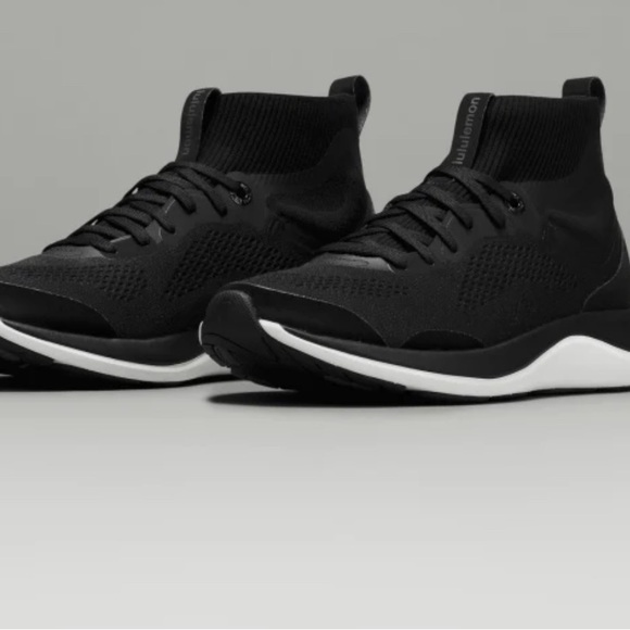 lululemon athletica Shoes - lululemon Women's Charge Feel Mid Workout shoes Size 9 1/2  Running Athlesure